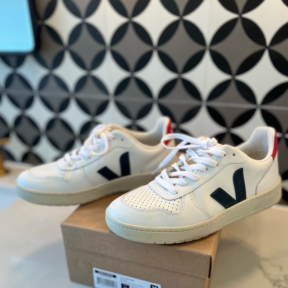 Veja V-10 sneakers